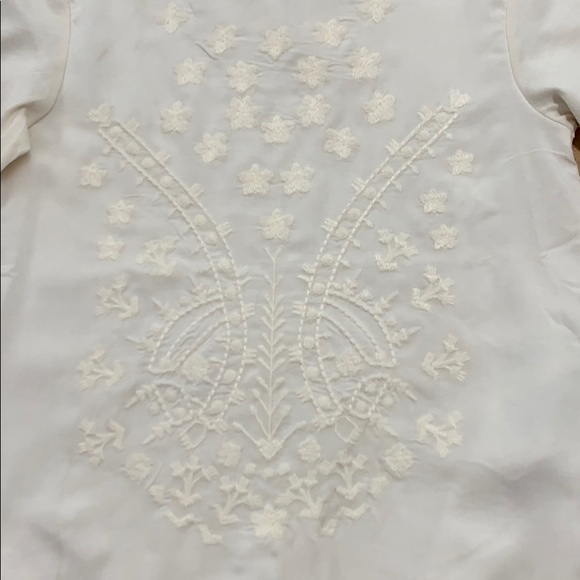 Beautiful cream embroidered tee - Picture 2 of 6